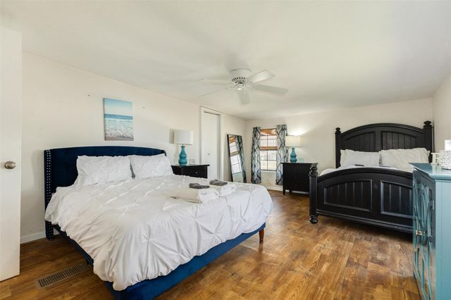 922 Seashell Drive, Freeport, TX 77541