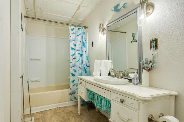 922 Seashell Drive, Freeport, TX 77541