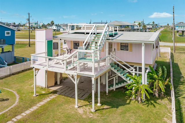 922 Seashell Drive, Freeport, TX 77541
