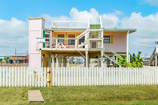 922 Seashell Drive, Freeport, TX 77541