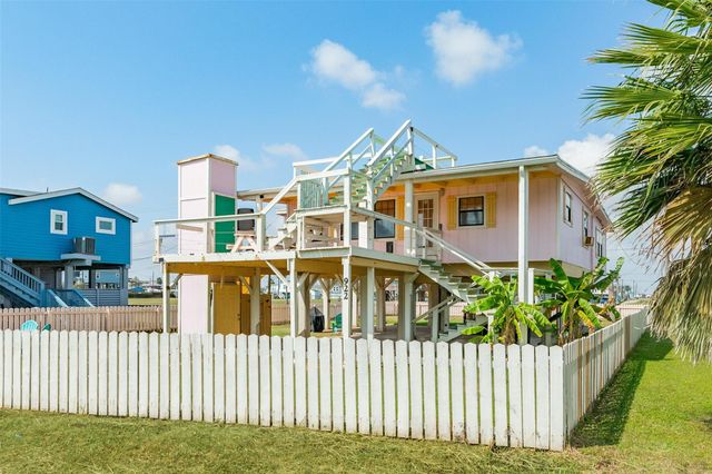 922 Seashell Drive, Freeport, TX 77541