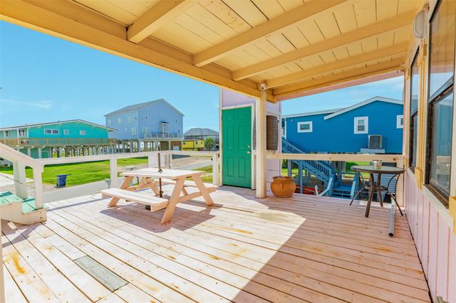 922 Seashell Drive, Freeport, TX 77541