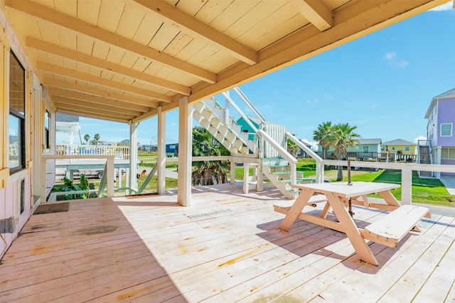 922 Seashell Drive, Freeport, TX 77541