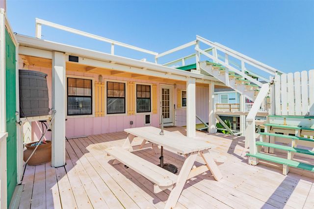 922 Seashell Drive, Freeport, TX 77541