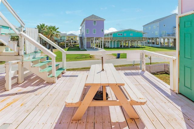 922 Seashell Drive, Freeport, TX 77541