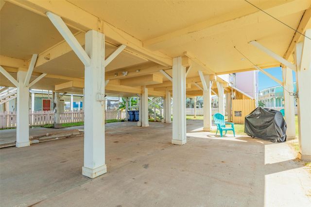 922 Seashell Drive, Freeport, TX 77541