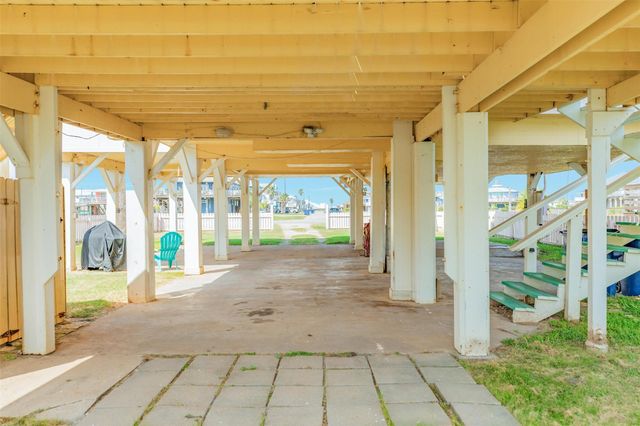 922 Seashell Drive, Freeport, TX 77541