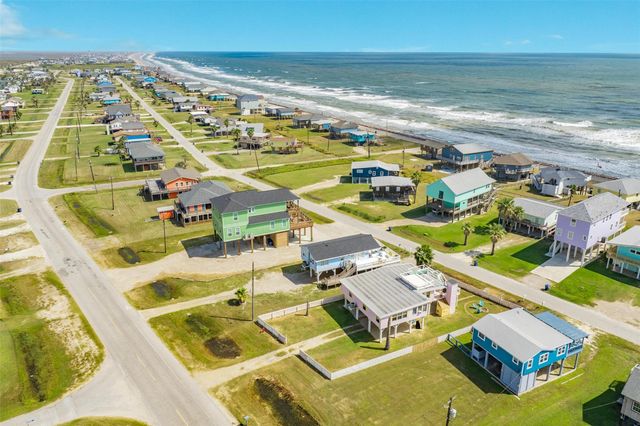 922 Seashell Drive, Freeport, TX 77541