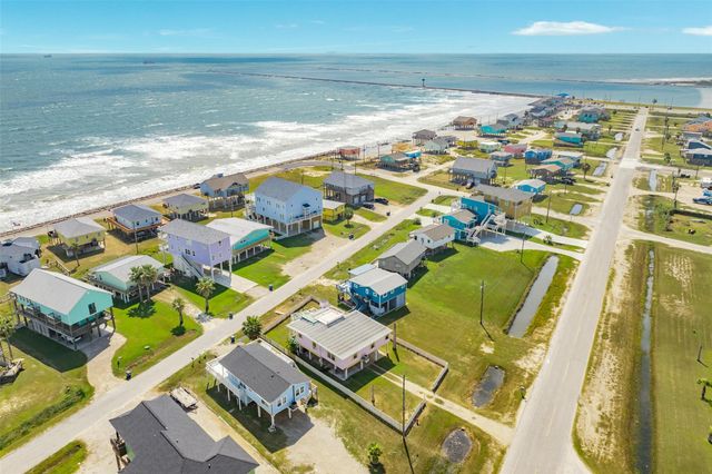 922 Seashell Drive, Freeport, TX 77541