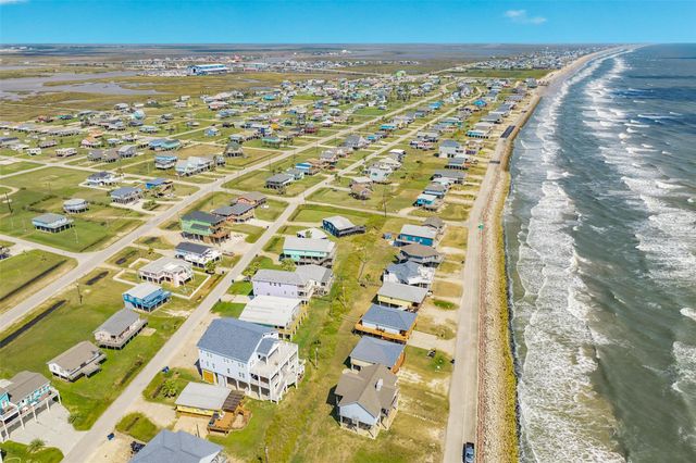 922 Seashell Drive, Freeport, TX 77541