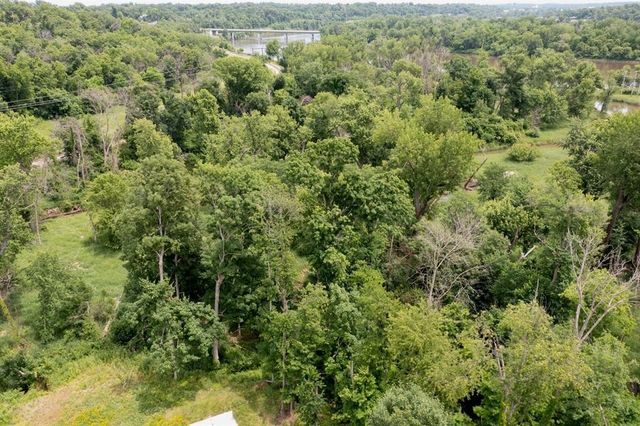 5601 Seminole Valley Trail NE, Cedar Rapids, IA 52411