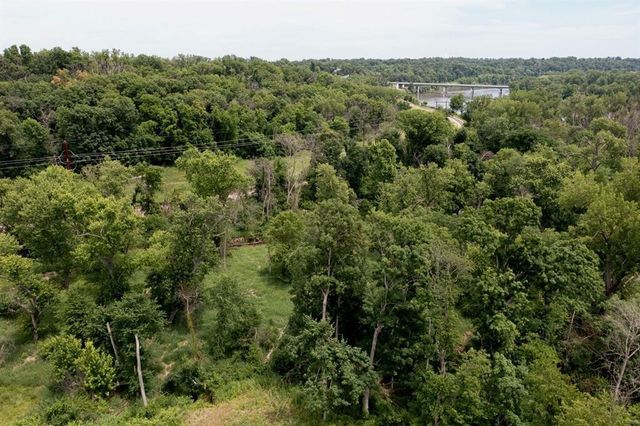 5601 Seminole Valley Trail NE, Cedar Rapids, IA 52411