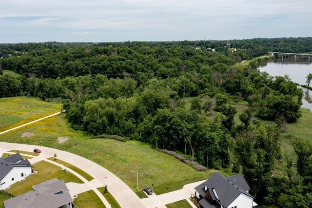 5601 Seminole Valley Trail NE, Cedar Rapids, IA 52411