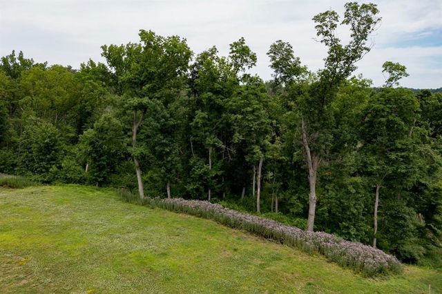 5601 Seminole Valley Trail NE, Cedar Rapids, IA 52411