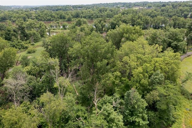 5601 Seminole Valley Trail NE, Cedar Rapids, IA 52411