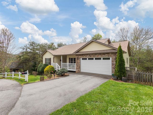 26 Lancaster Lane, Weaverville, NC 28787