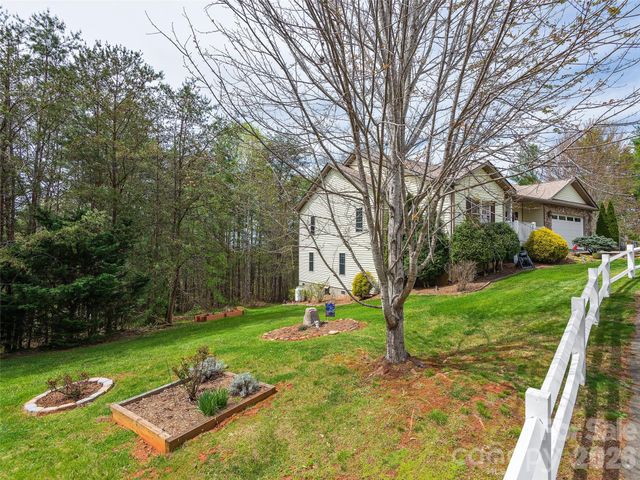 26 Lancaster Lane, Weaverville, NC 28787