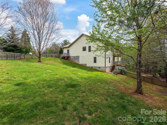 26 Lancaster Lane, Weaverville, NC 28787