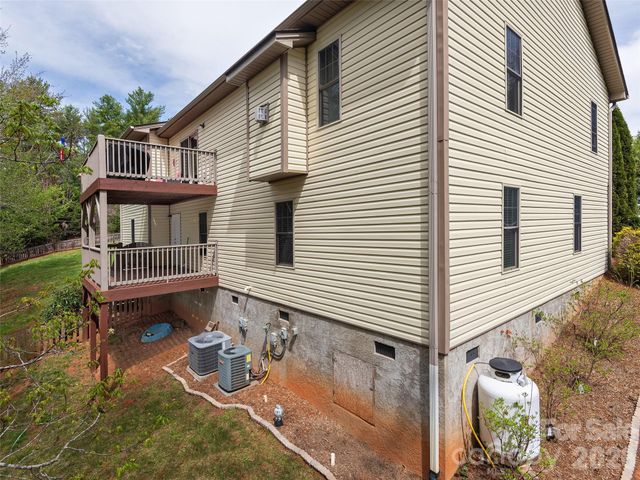 26 Lancaster Lane, Weaverville, NC 28787