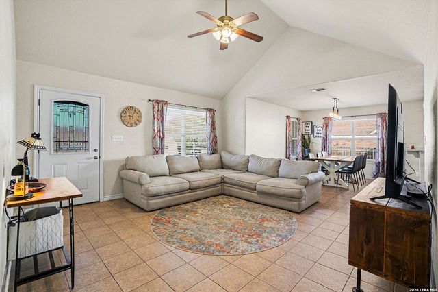 1015 Verbena Loop, Floresville, TX 78114