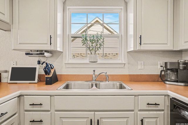 1015 Verbena Loop, Floresville, TX 78114