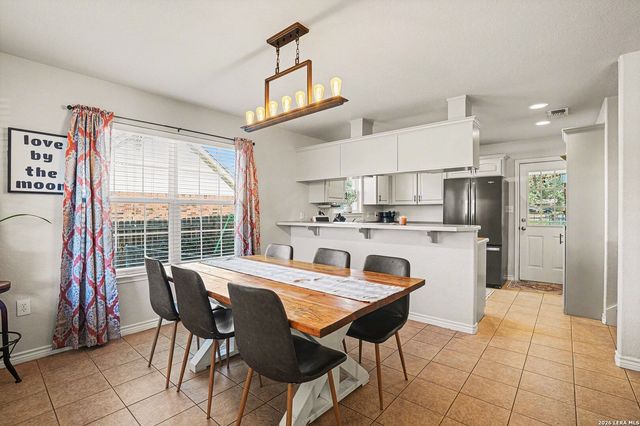 1015 Verbena Loop, Floresville, TX 78114