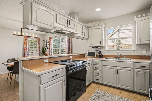 1015 Verbena Loop, Floresville, TX 78114