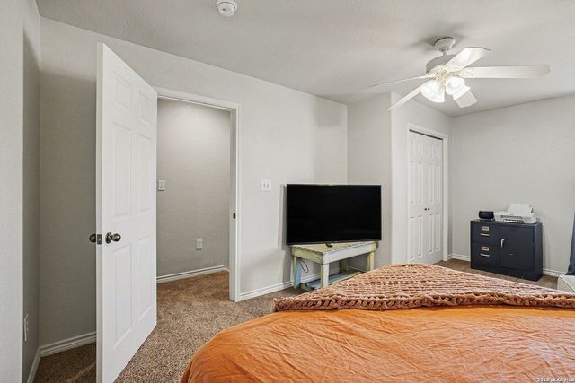 1015 Verbena Loop, Floresville, TX 78114