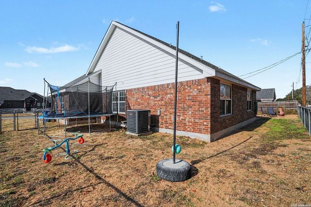 1015 Verbena Loop, Floresville, TX 78114