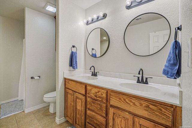 1015 Verbena Loop, Floresville, TX 78114