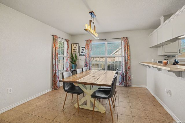 1015 Verbena Loop, Floresville, TX 78114