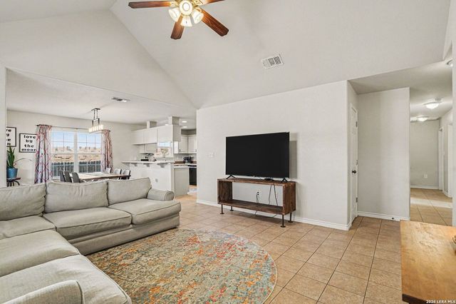 1015 Verbena Loop, Floresville, TX 78114