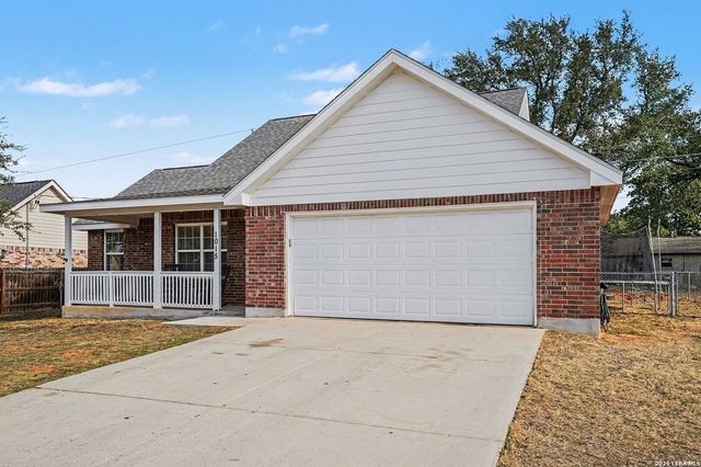 1015 Verbena Loop, Floresville, TX 78114