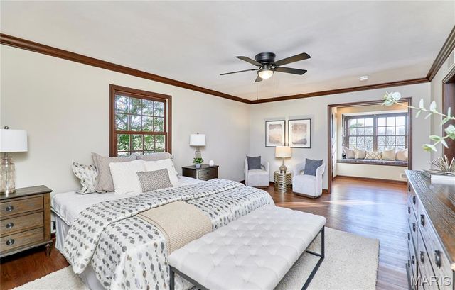 1652 Featherstone Drive, Town And Country, MO 63131