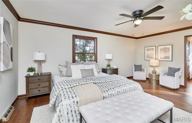 1652 Featherstone Drive, Town And Country, MO 63131