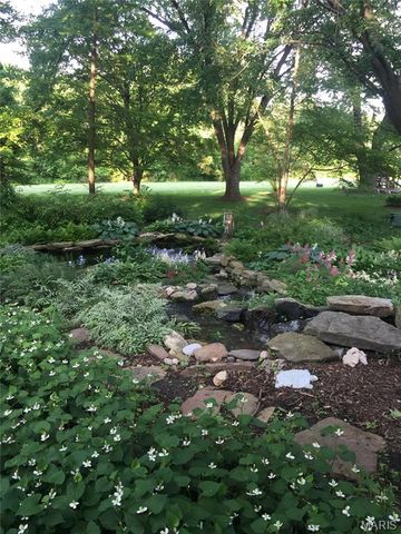 1652 Featherstone Drive, Town And Country, MO 63131