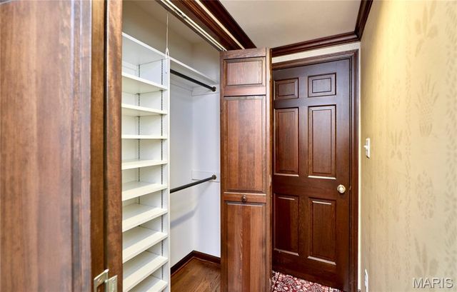 1652 Featherstone Drive, Town And Country, MO 63131