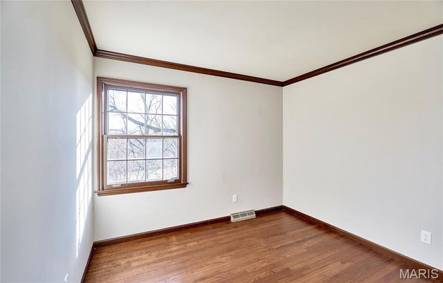 1652 Featherstone Drive, Town And Country, MO 63131