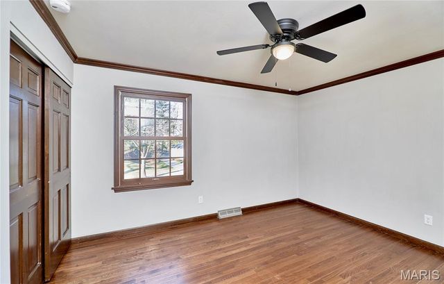 1652 Featherstone Drive, Town And Country, MO 63131