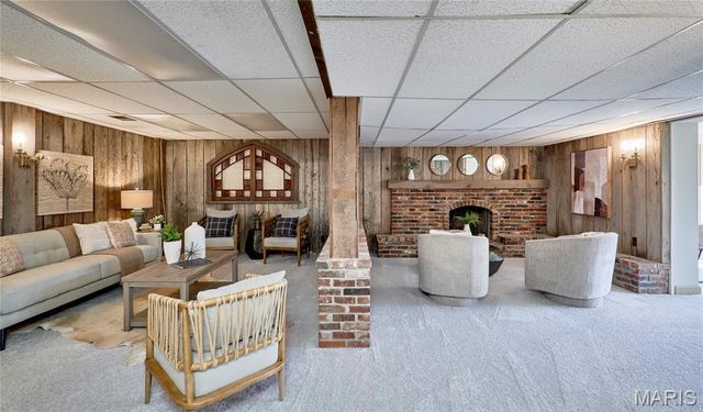 1652 Featherstone Drive, Town And Country, MO 63131