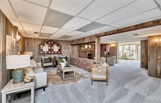 1652 Featherstone Drive, Town And Country, MO 63131