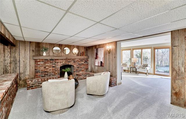 1652 Featherstone Drive, Town And Country, MO 63131