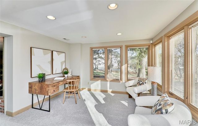 1652 Featherstone Drive, Town And Country, MO 63131