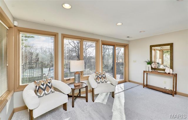 1652 Featherstone Drive, Town And Country, MO 63131