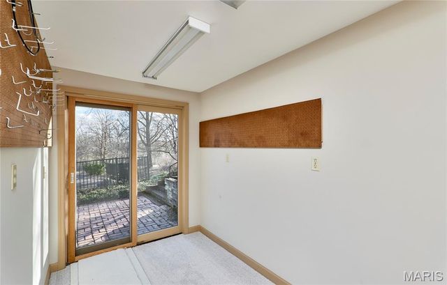 1652 Featherstone Drive, Town And Country, MO 63131