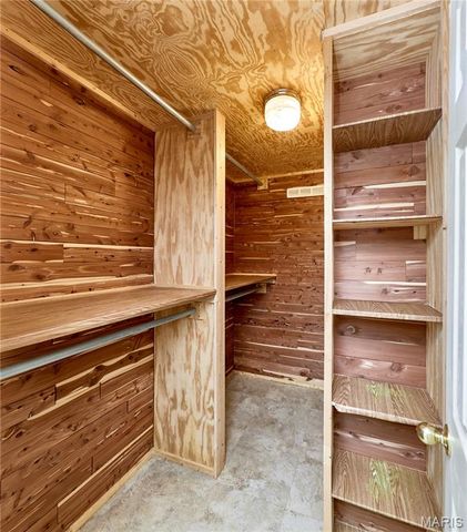 1652 Featherstone Drive, Town And Country, MO 63131