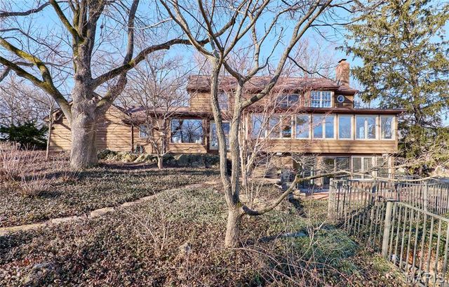 1652 Featherstone Drive, Town And Country, MO 63131