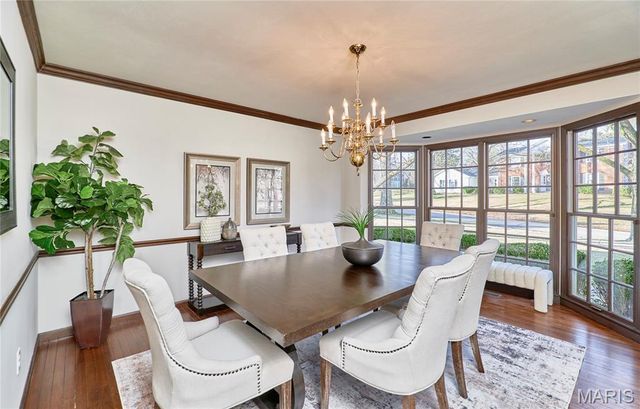 1652 Featherstone Drive, Town And Country, MO 63131