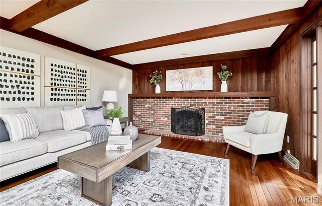 1652 Featherstone Drive, Town And Country, MO 63131