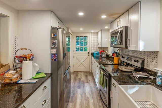 324 Sandwich St, Plymouth, MA 02360